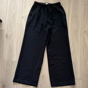 Aritzia The Lodge Pant - Crepette in size small